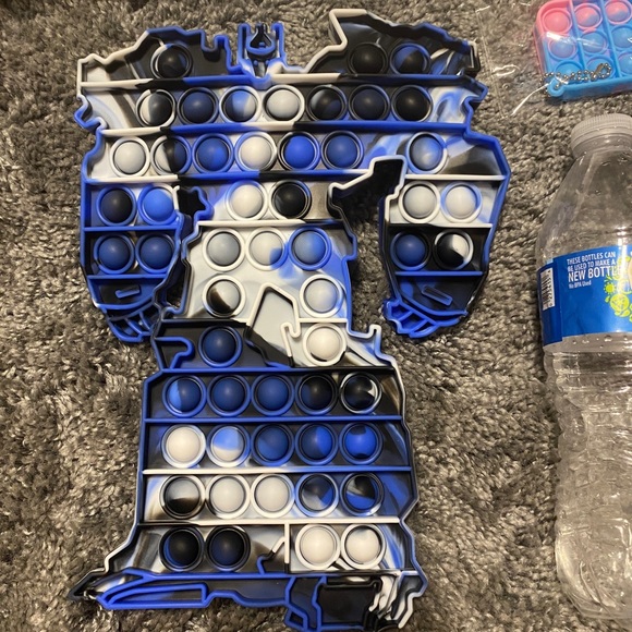 NWT Large Pop It Transformer with bonus small pink/blue pop-it. - Picture 1 of 2